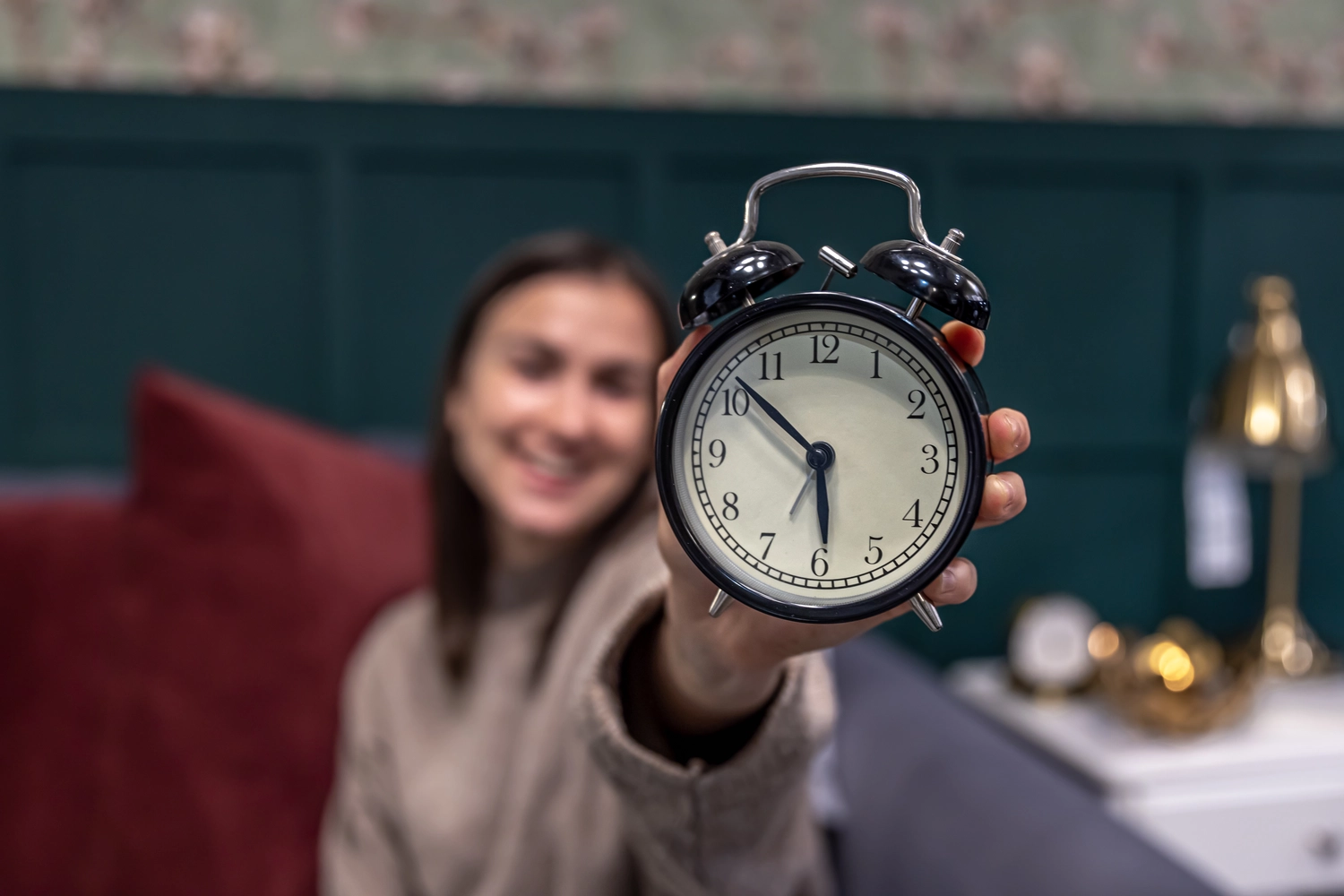 Mediation Köln Süd - Mädchen zeigt Uhr